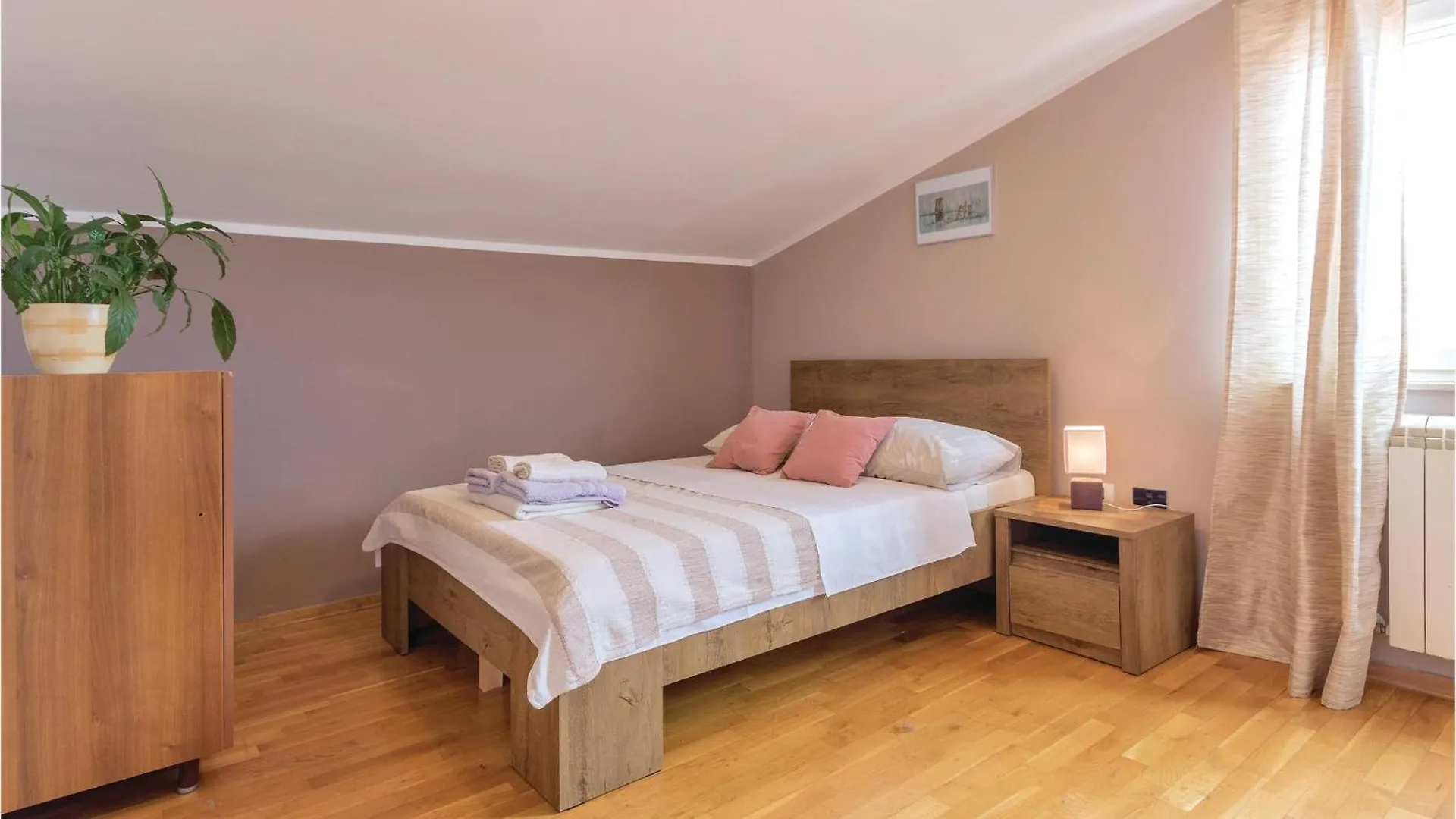 4 Bedroom Stunning Apartment In Pula