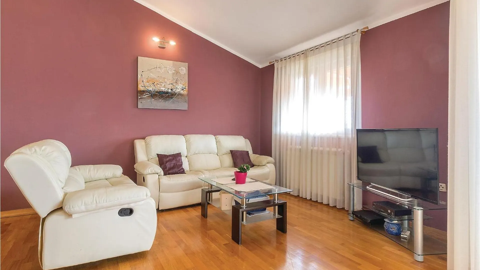 4 Bedroom Stunning Apartment In Pula