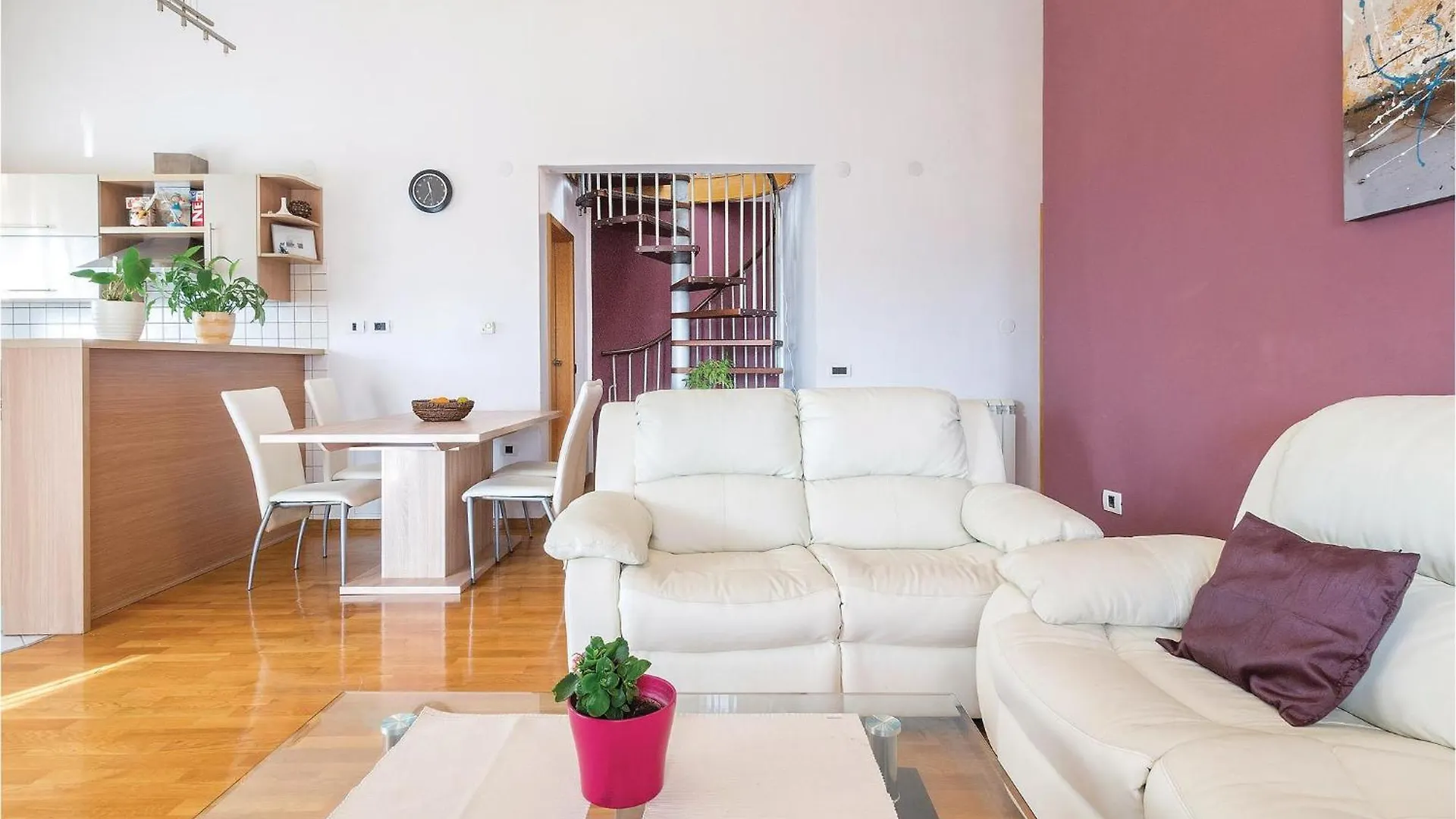 4 Bedroom Stunning Apartment In Pula