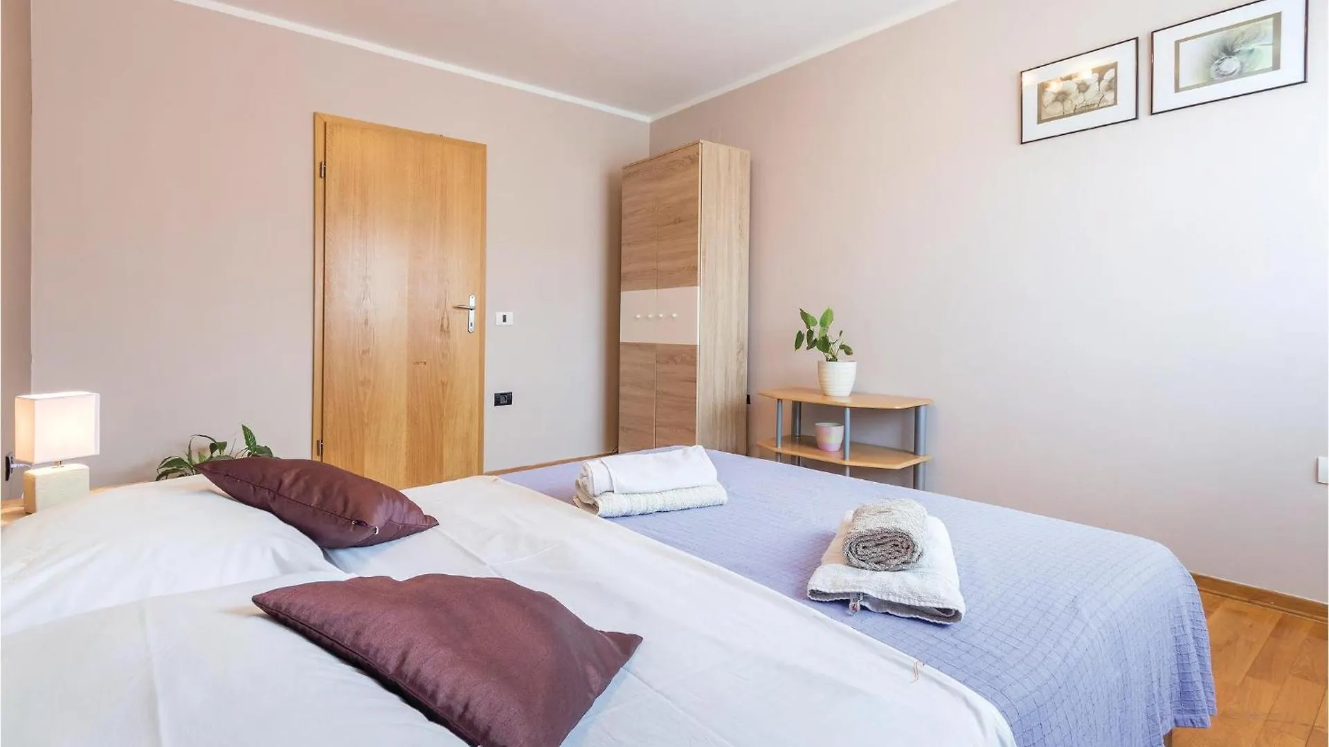 4 Bedroom Stunning Apartment In Pula