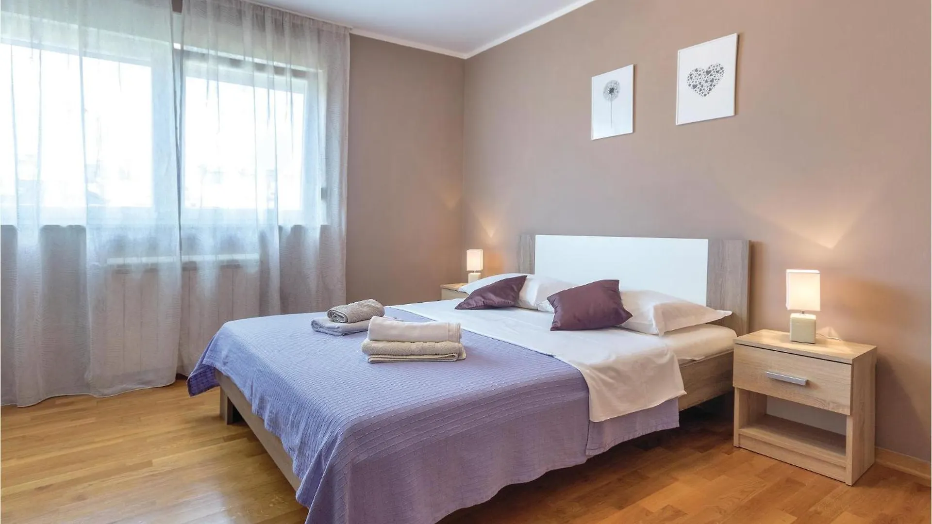 4 Bedroom Stunning Apartment In Pula 0*,