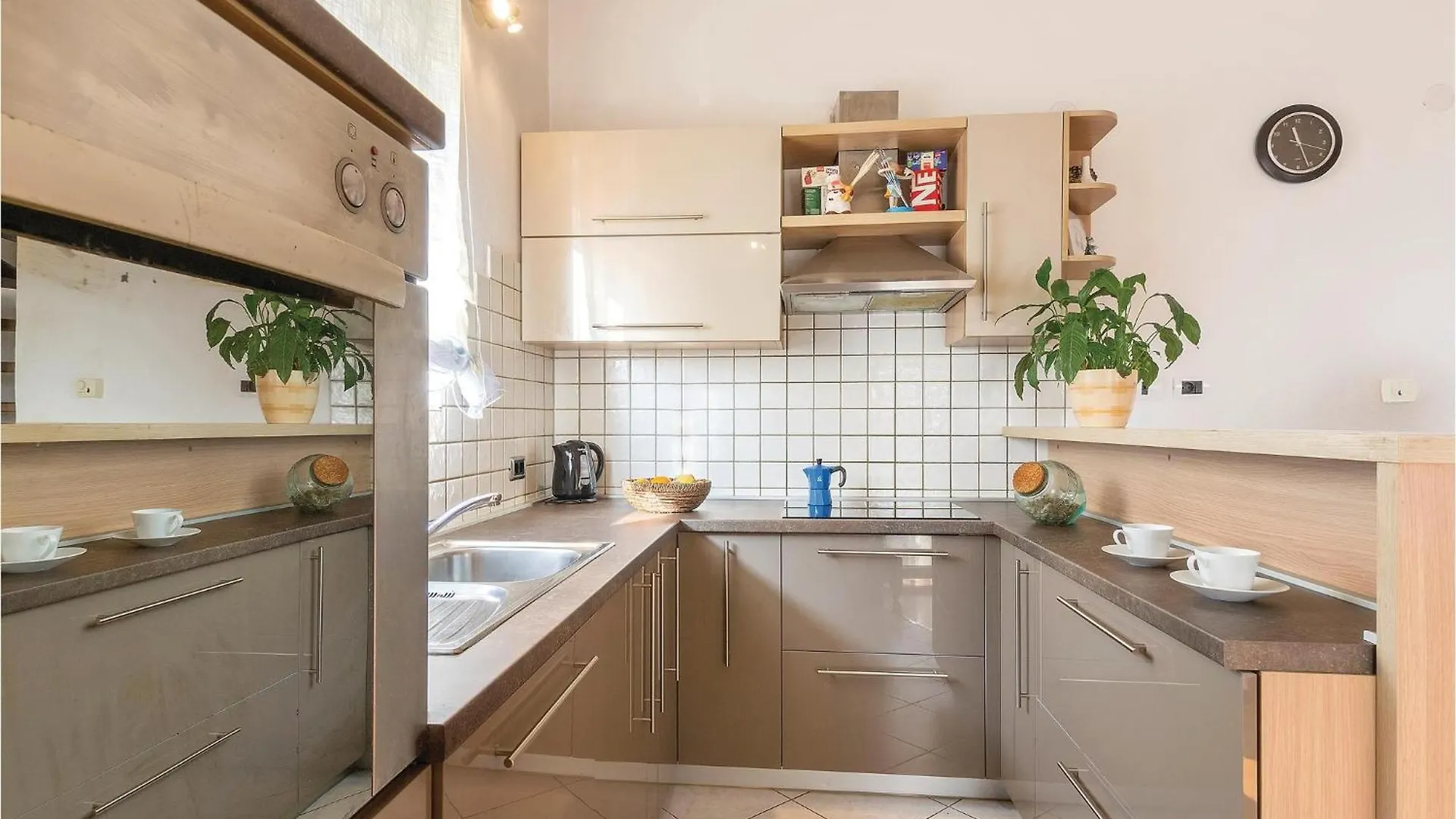 4 Bedroom Stunning Apartment In Pula