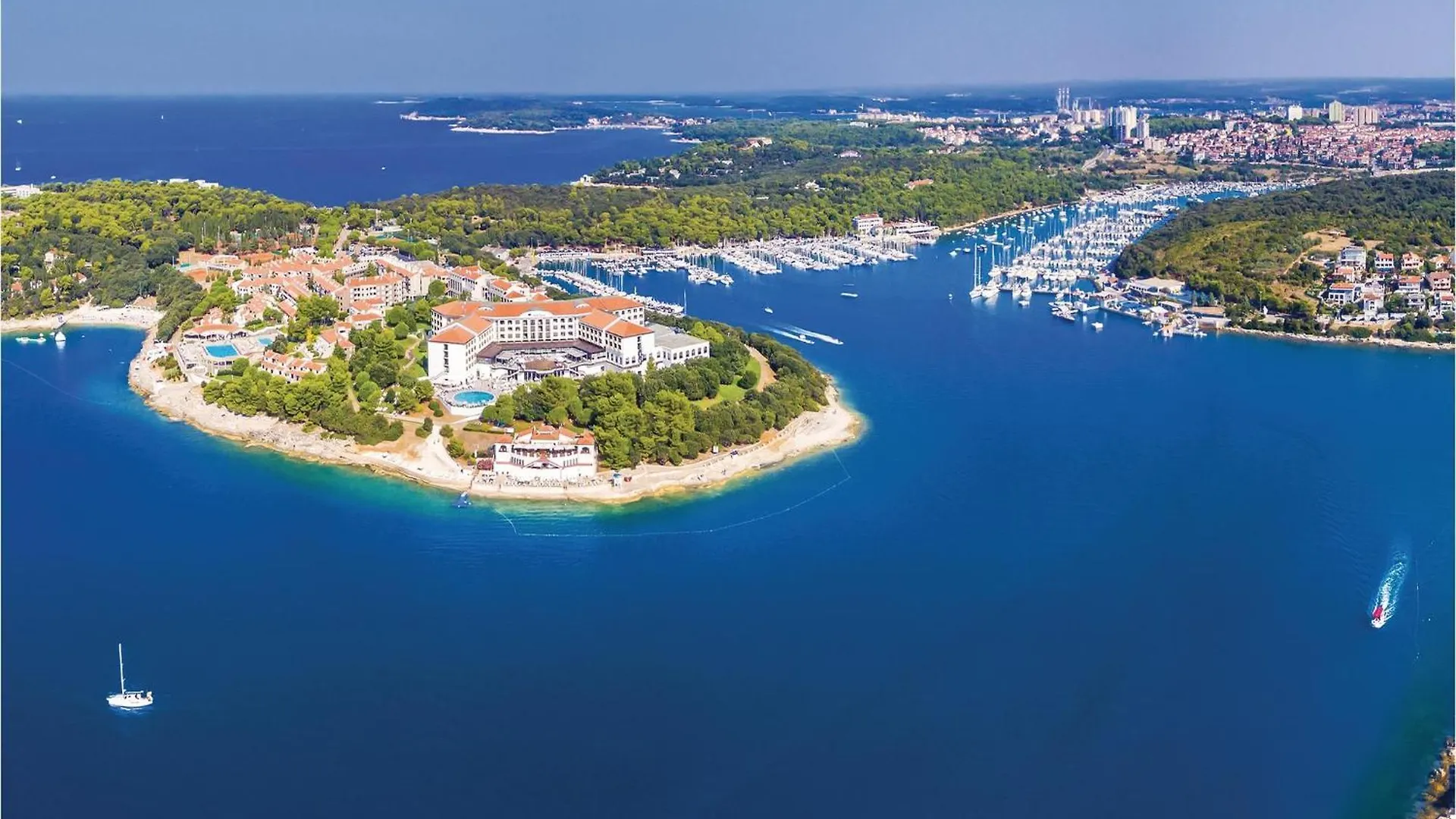 4 Bedroom Stunning Apartment In Pula
