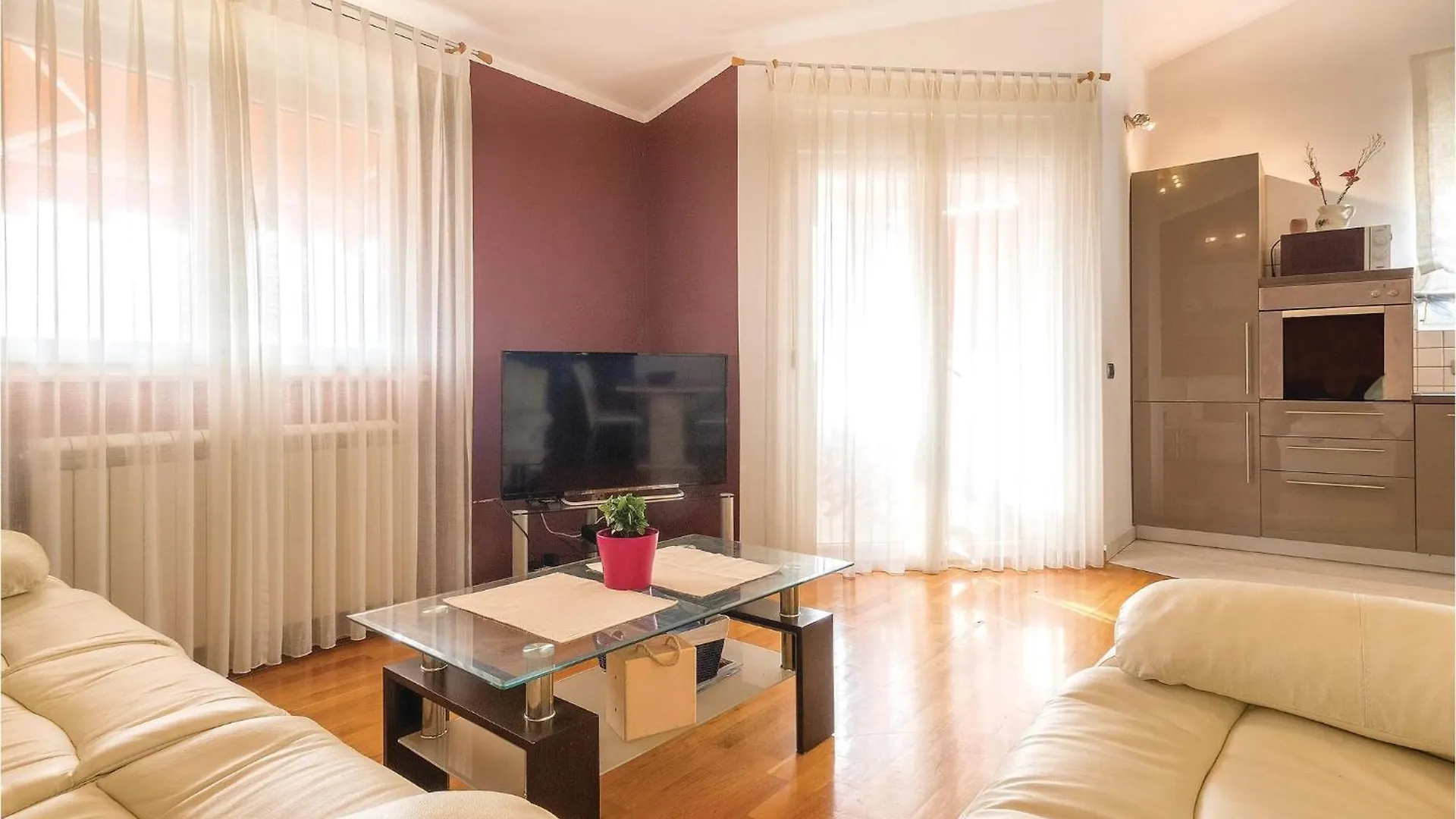 4 Bedroom Stunning Apartment In Pula
